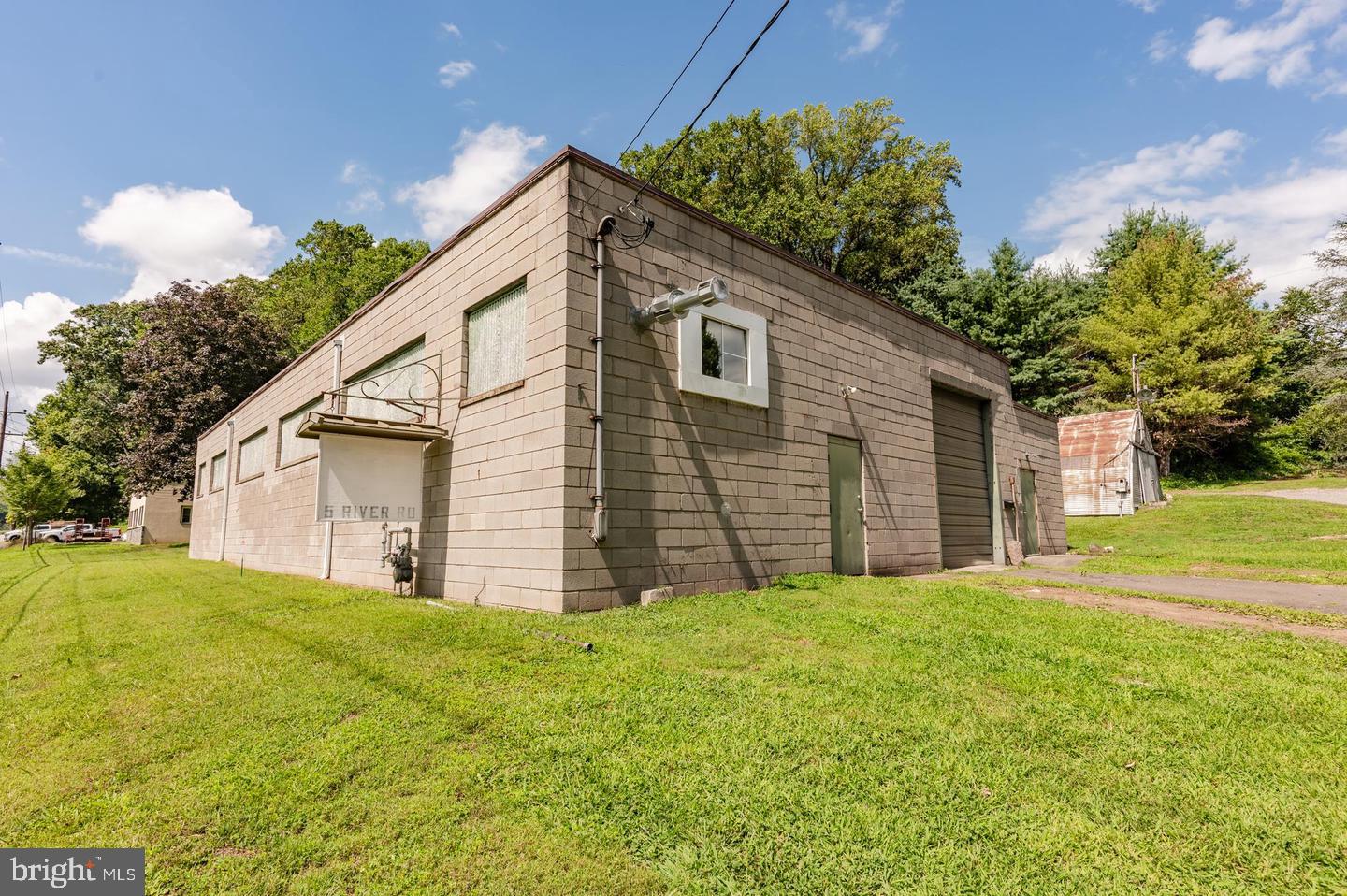 5 River Rd Property Photo 8