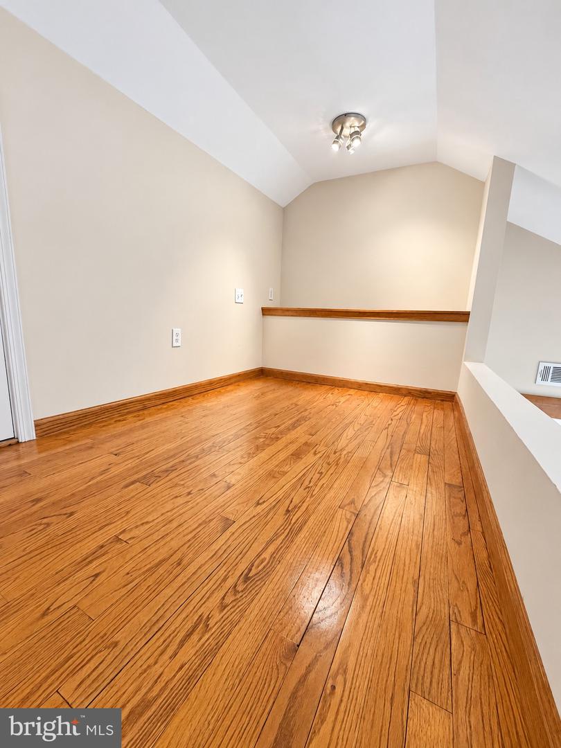 990 Stevens Ln Property Photo 37