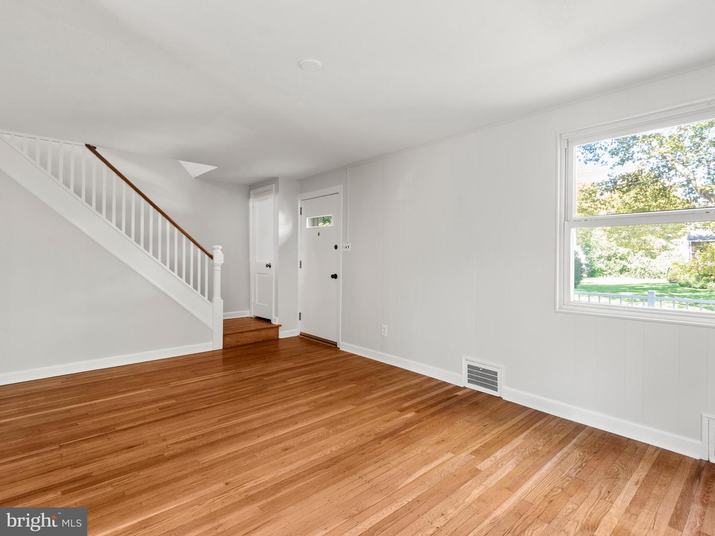 507 Oak St Property Photo 6