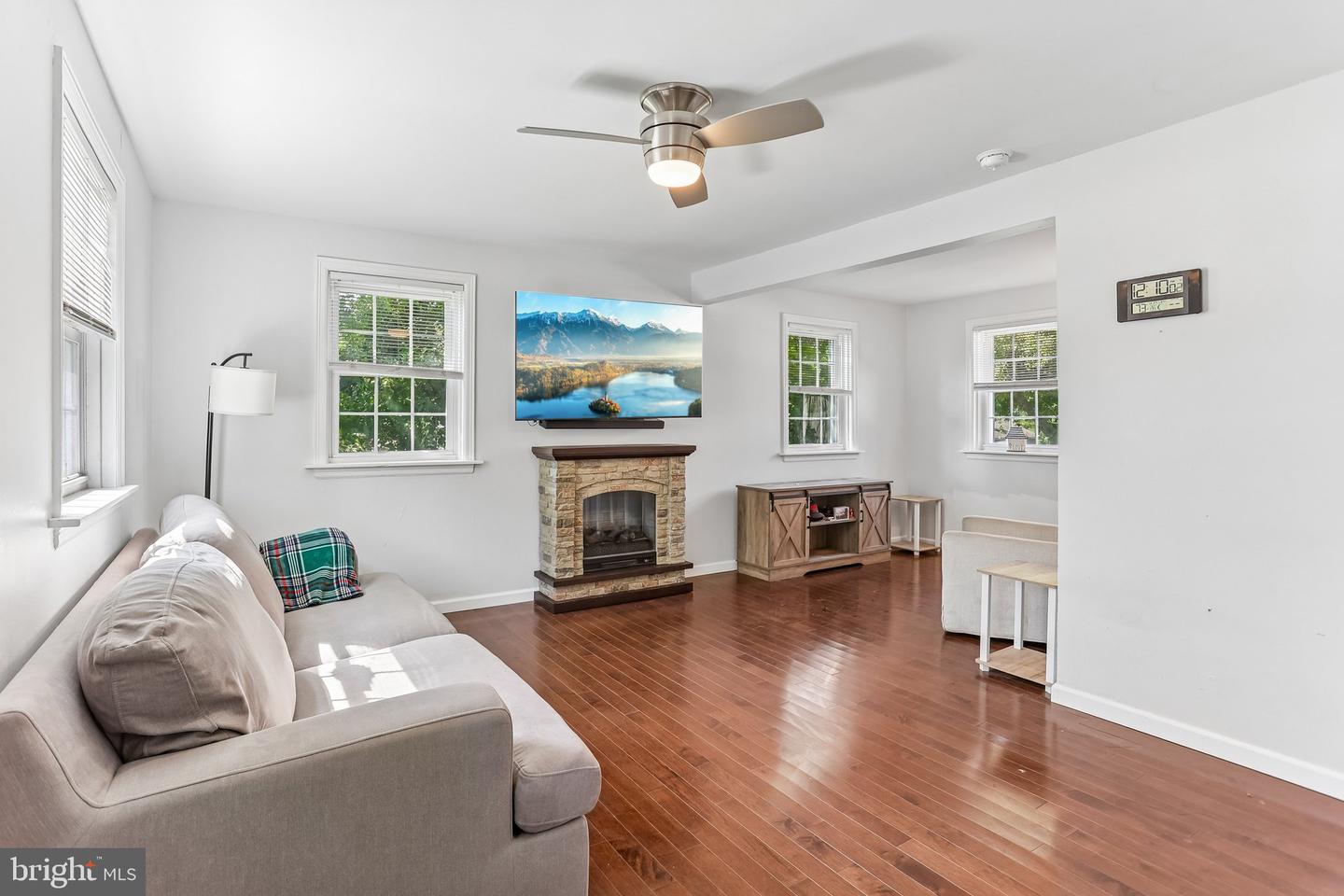 3027 Crescent Ave # Property Photo 5