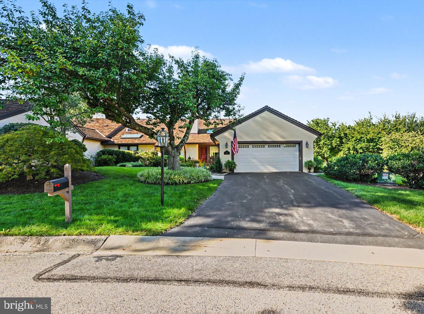 8 Bridle Ln Property Photo 2