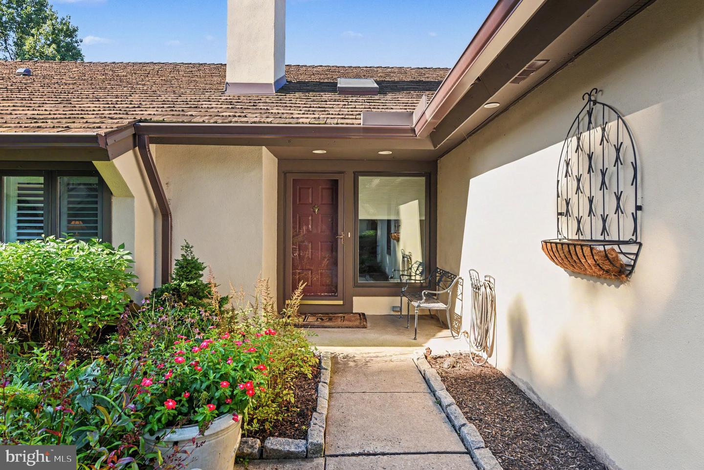 8 Bridle Ln Property Photo 4