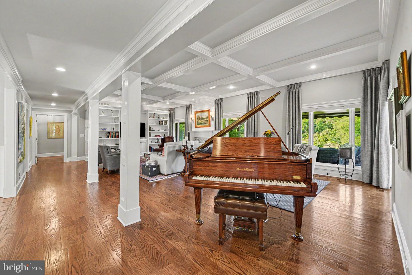 8 Bridle Ln Property Photo 6