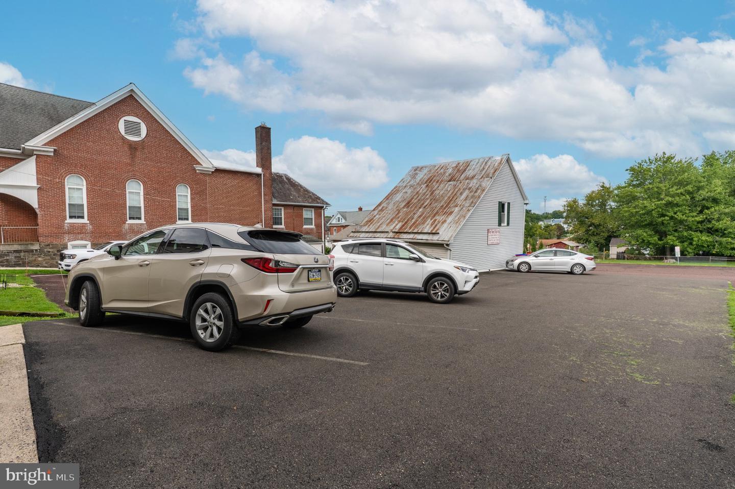 213 E Broad # Property Photo 28
