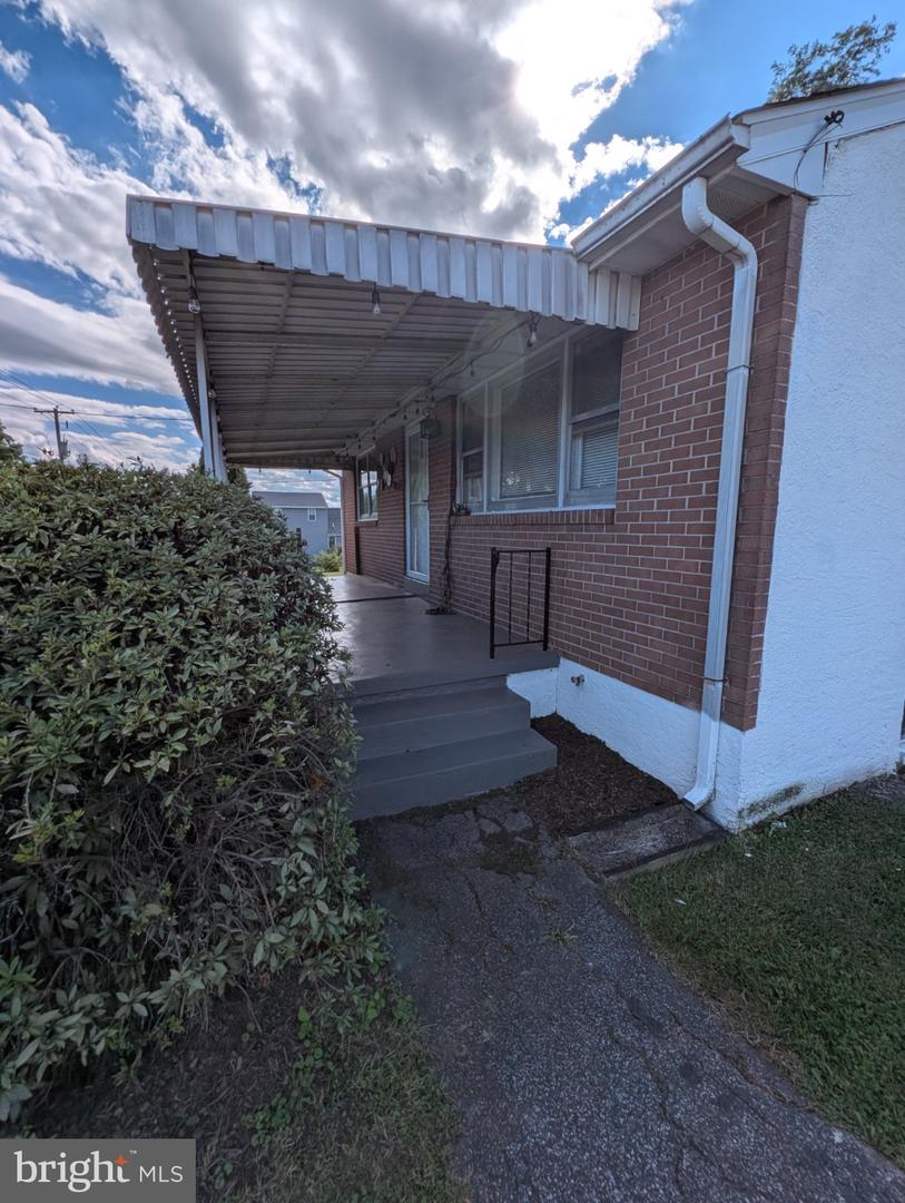 1051 Hanover Street St Property Photo 2