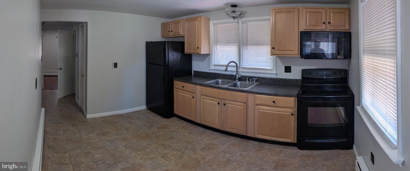 1051 Hanover Street St Property Photo 3