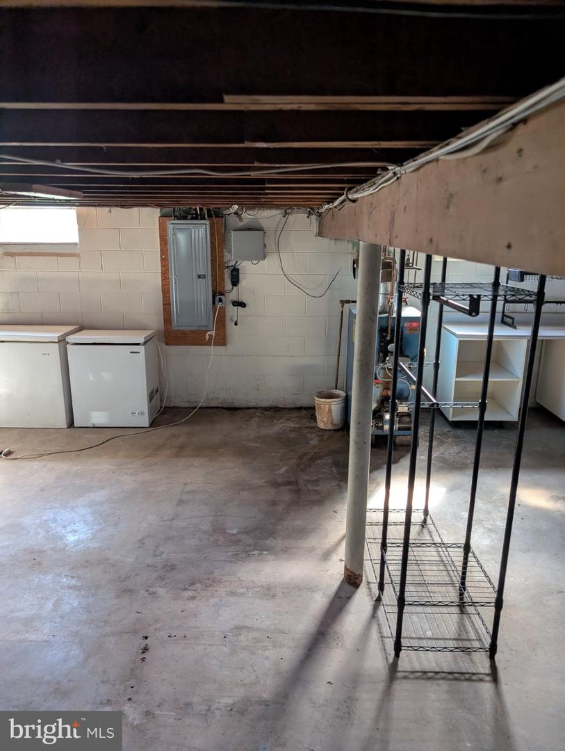1051 Hanover Street St Property Photo 9