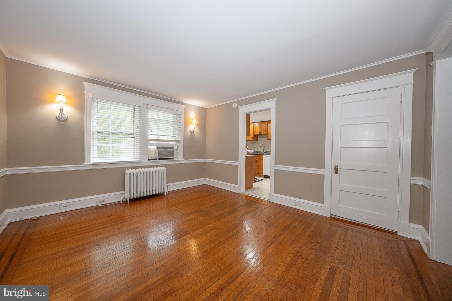 228 Montgomery Property Photo 9