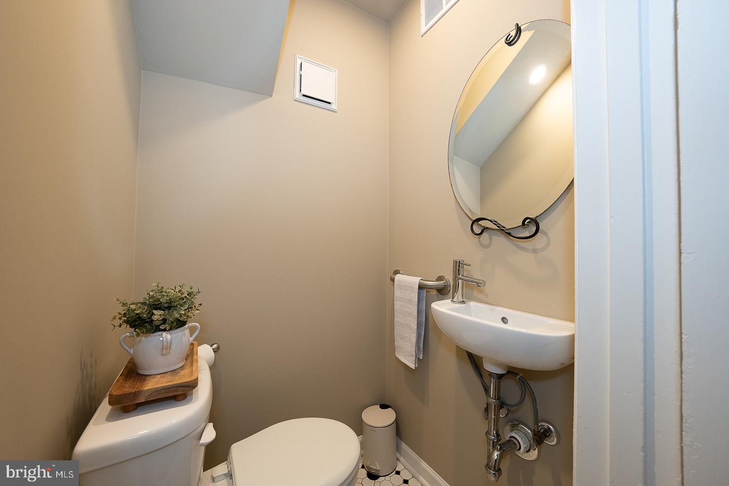 228 Montgomery Property Photo 10