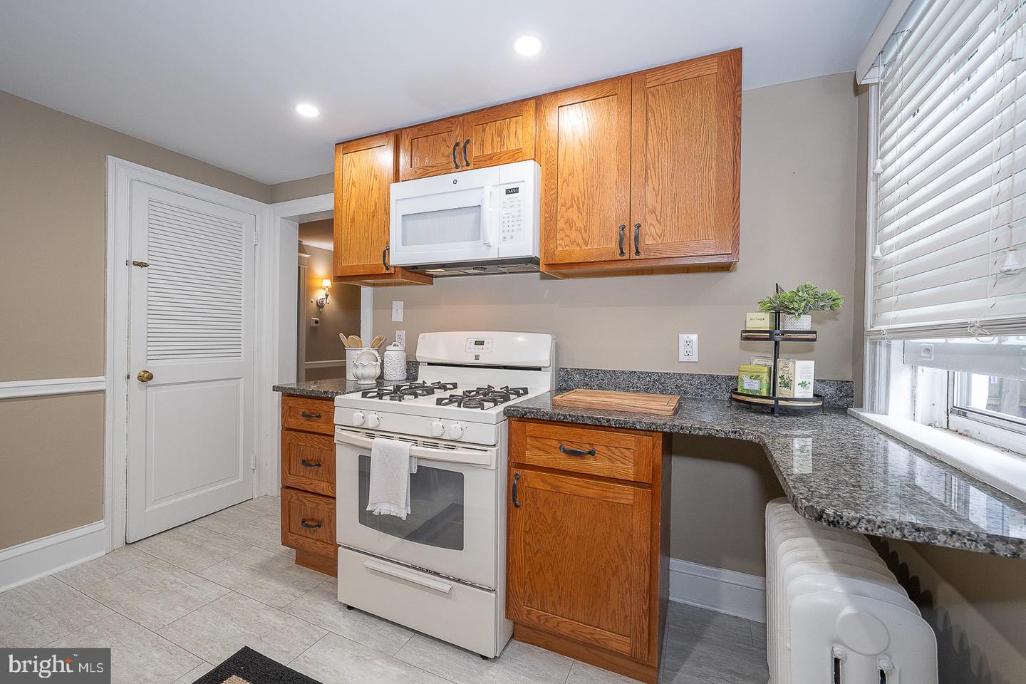 228 Montgomery Property Photo 14