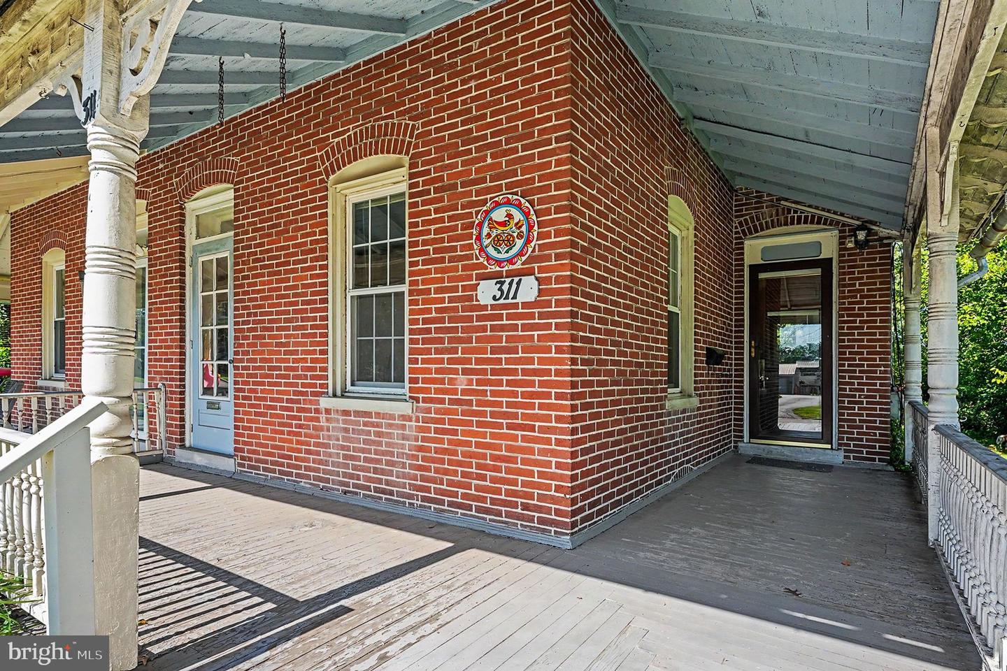 311 Broad St Property Photo 6