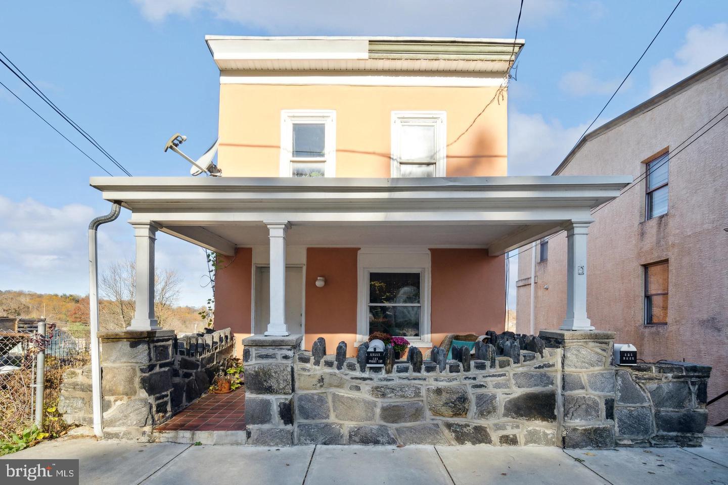 131 JEFFERSON ST Property Photo 1
