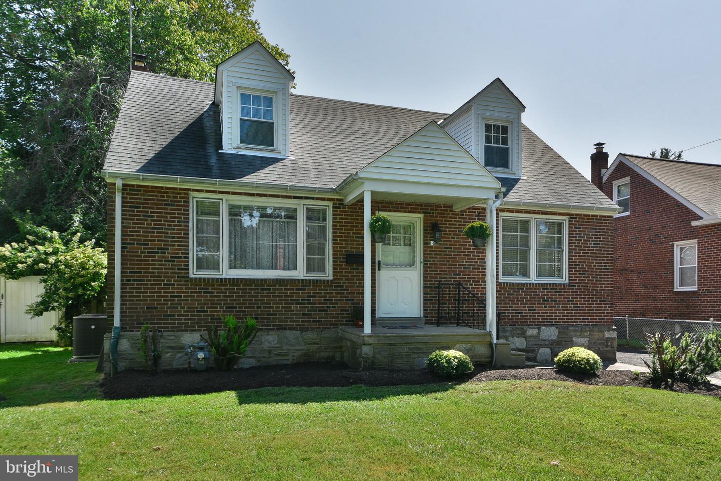 823 Longstreth Ave Property Photo 2