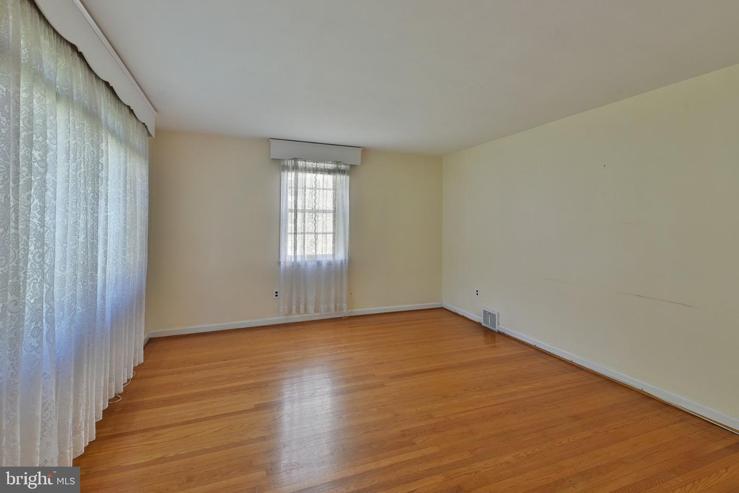 823 Longstreth Ave Property Photo 5