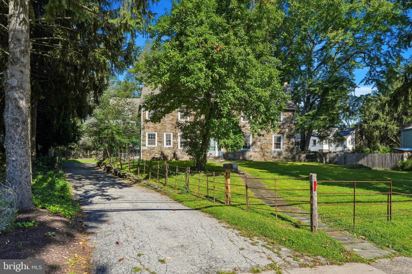 391 E Montgomery Ave # Property Photo 3