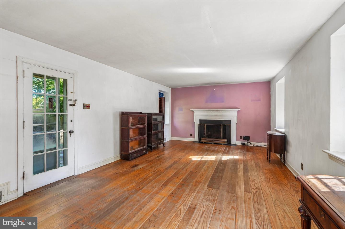 391 E Montgomery Ave # Property Photo 7