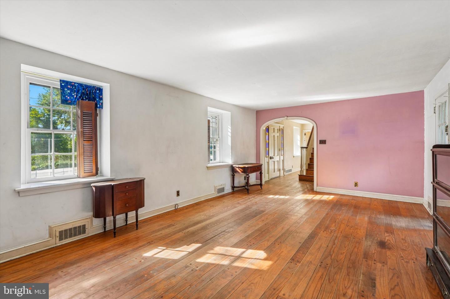 391 E Montgomery Ave # Property Photo 8