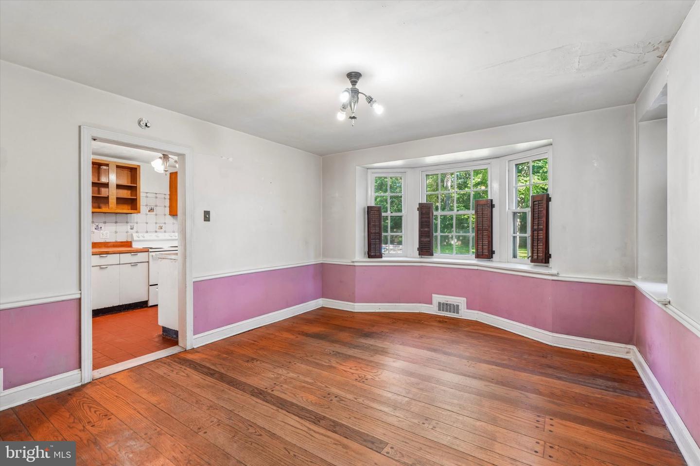 391 E Montgomery Ave # Property Photo 10