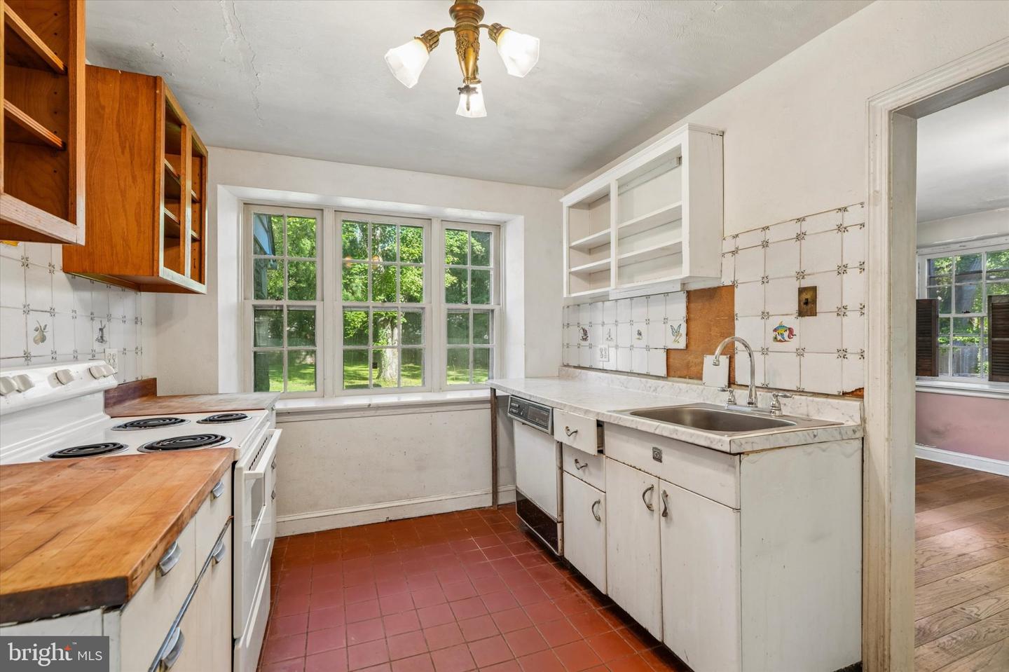 391 E Montgomery Ave # Property Photo 11