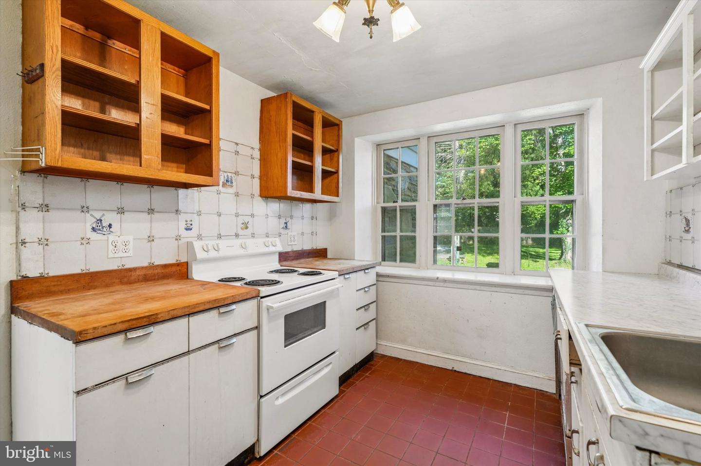 391 E Montgomery Ave # Property Photo 13