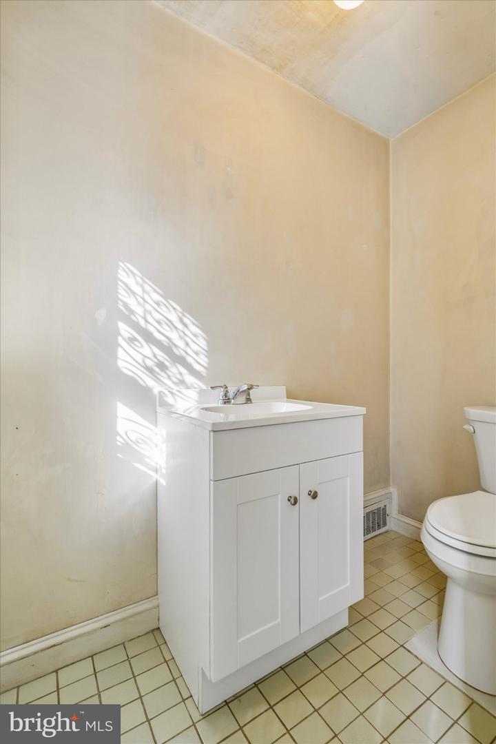 391 E Montgomery Ave # Property Photo 14