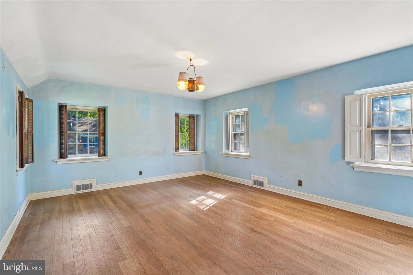 391 E Montgomery Ave # Property Photo 18