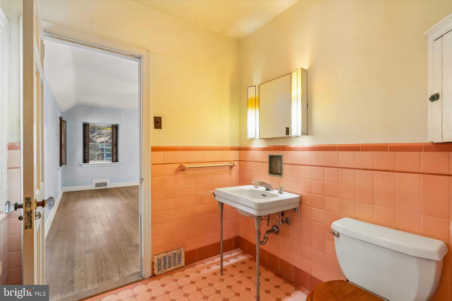 391 E Montgomery Ave # Property Photo 20