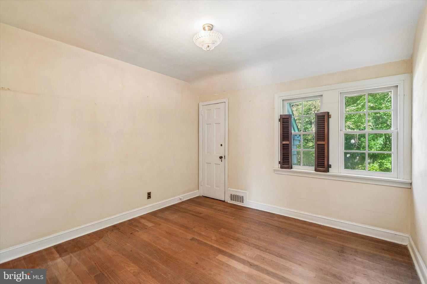 391 E Montgomery Ave # Property Photo 24