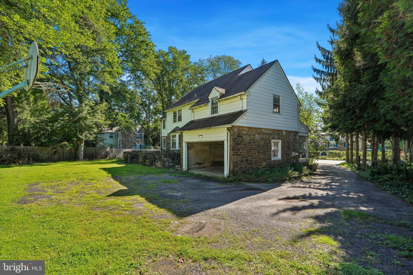 391 E Montgomery Ave # Property Photo 27