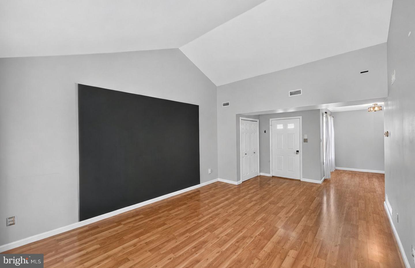 471 Bridge St Property Photo 7
