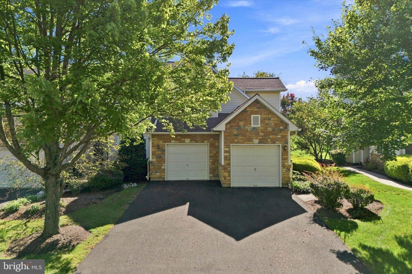 111 Gleneagles Dr Property Photo 2