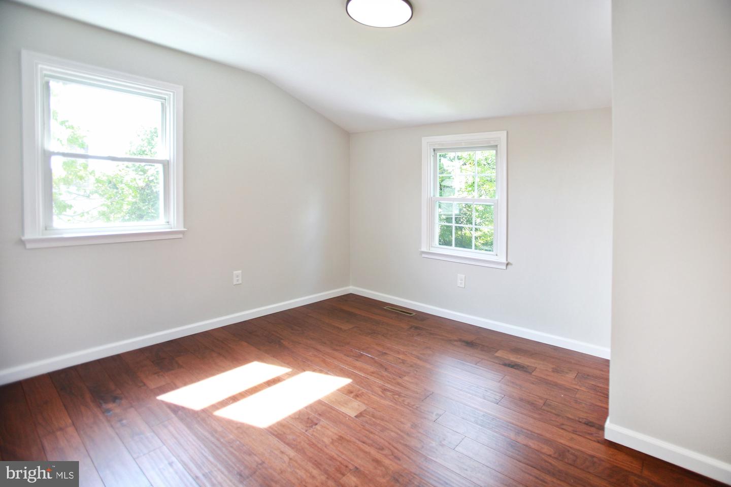 2920 Rossiter Ave Property Photo 15