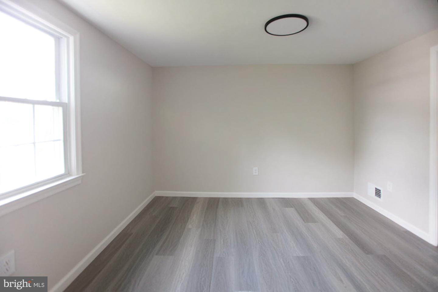 2920 Rossiter Ave Property Photo 18