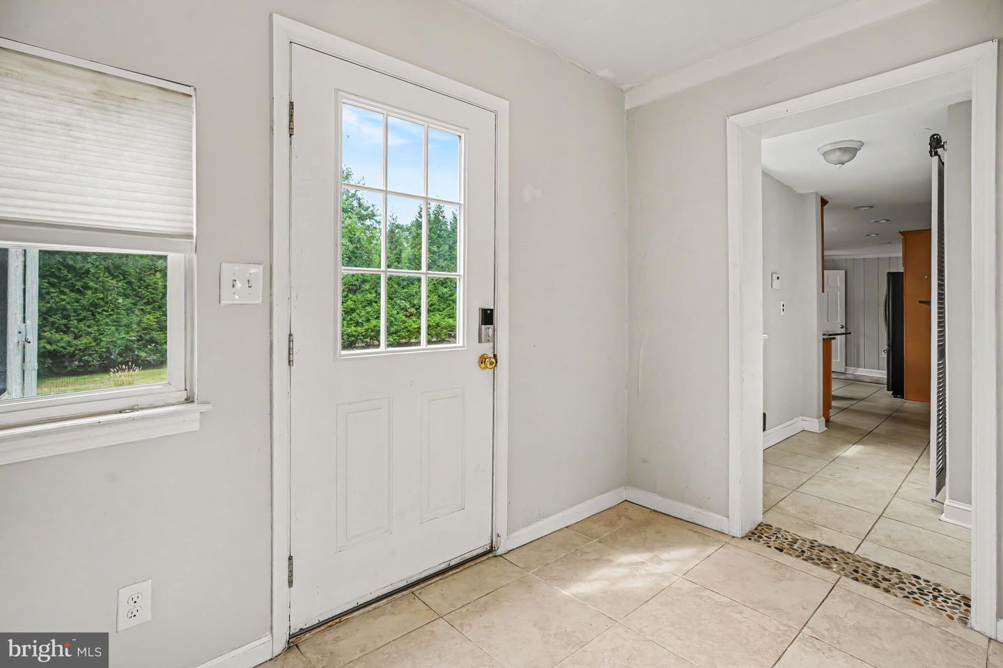 669 Tennis Ave Property Photo 4