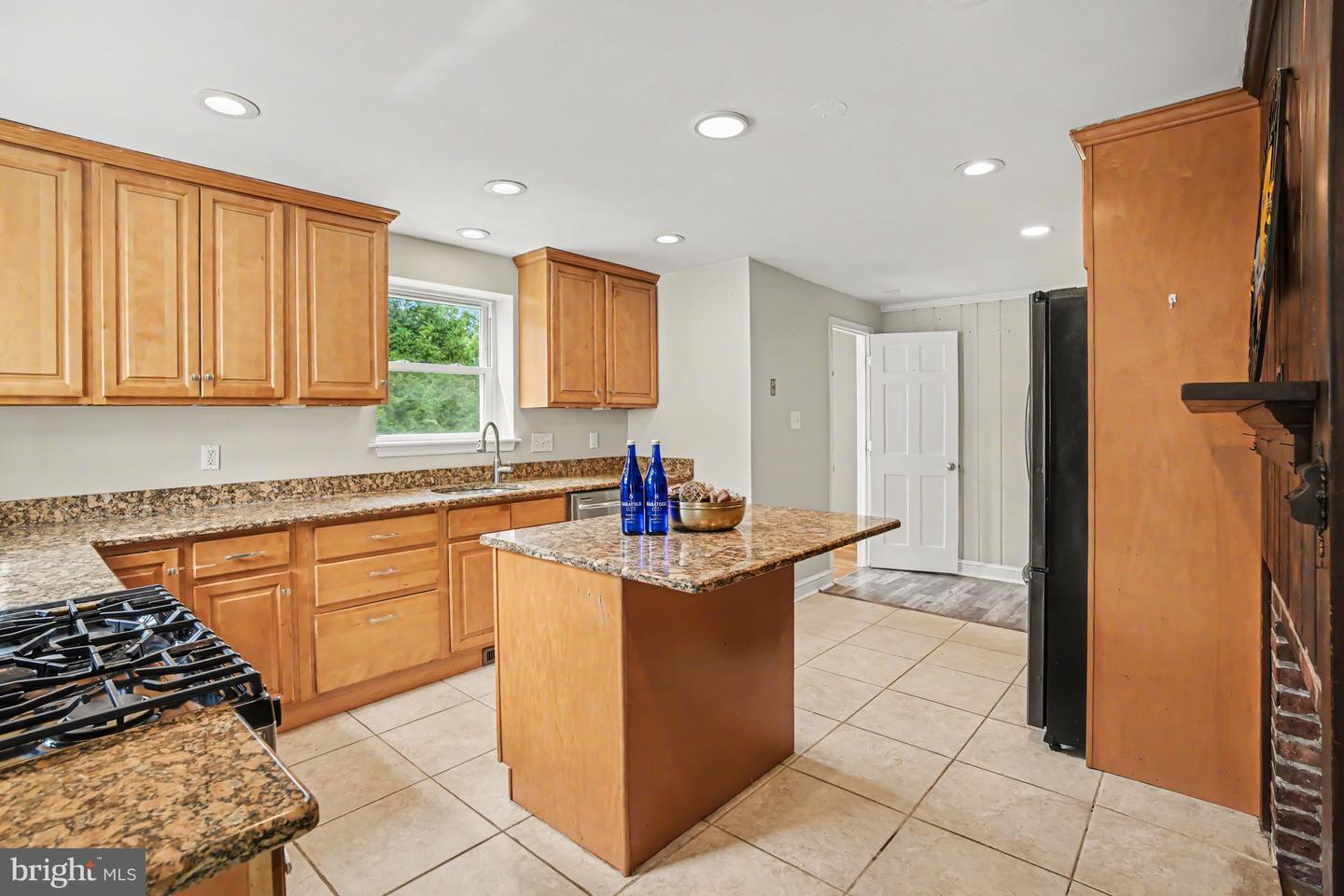 669 Tennis Ave Property Photo 8