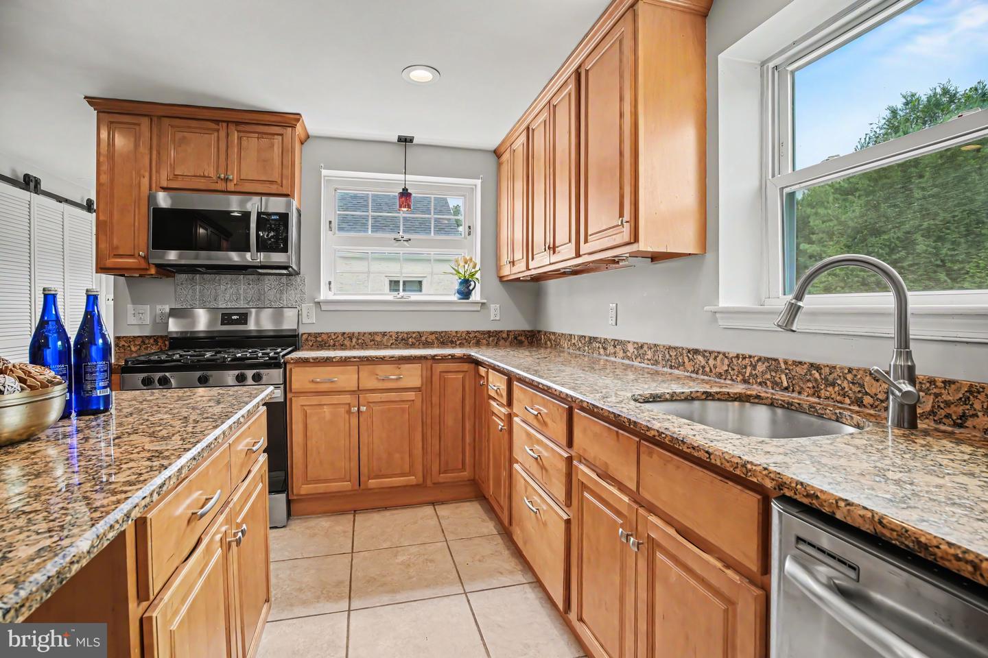 669 Tennis Ave Property Photo 10