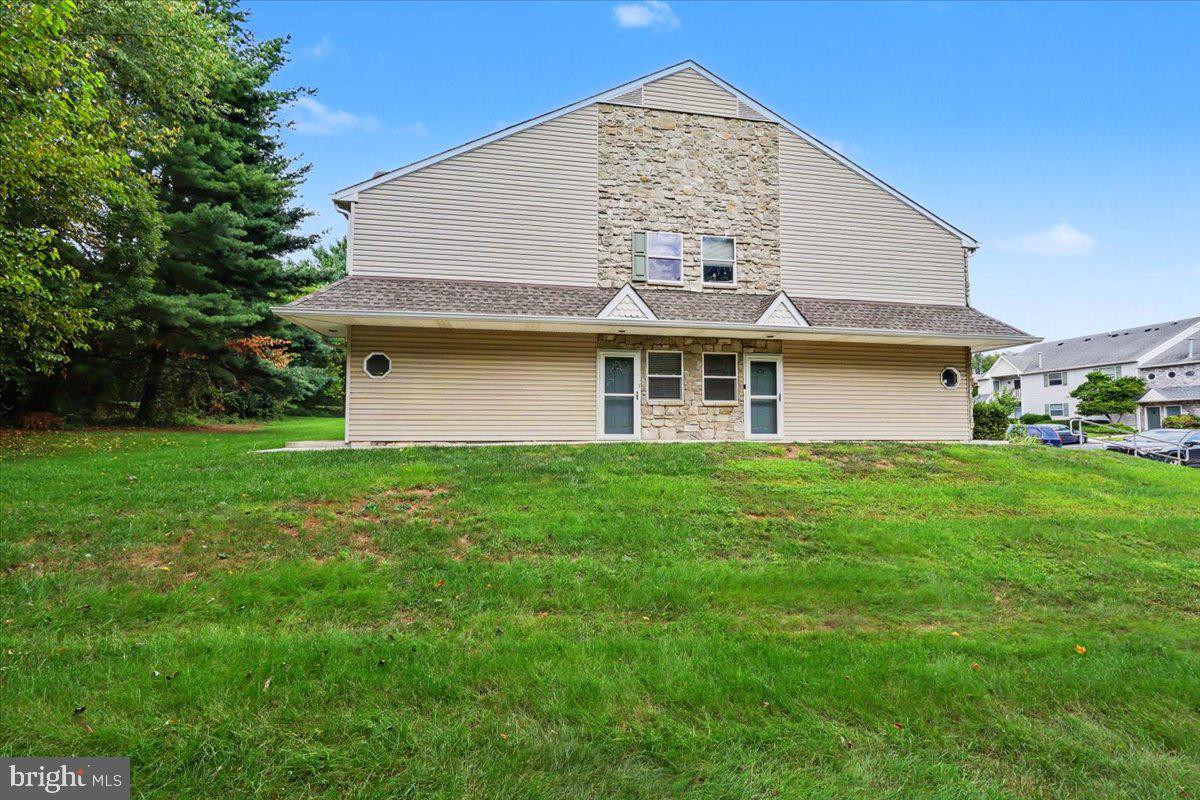 903 HORSESHOE DR