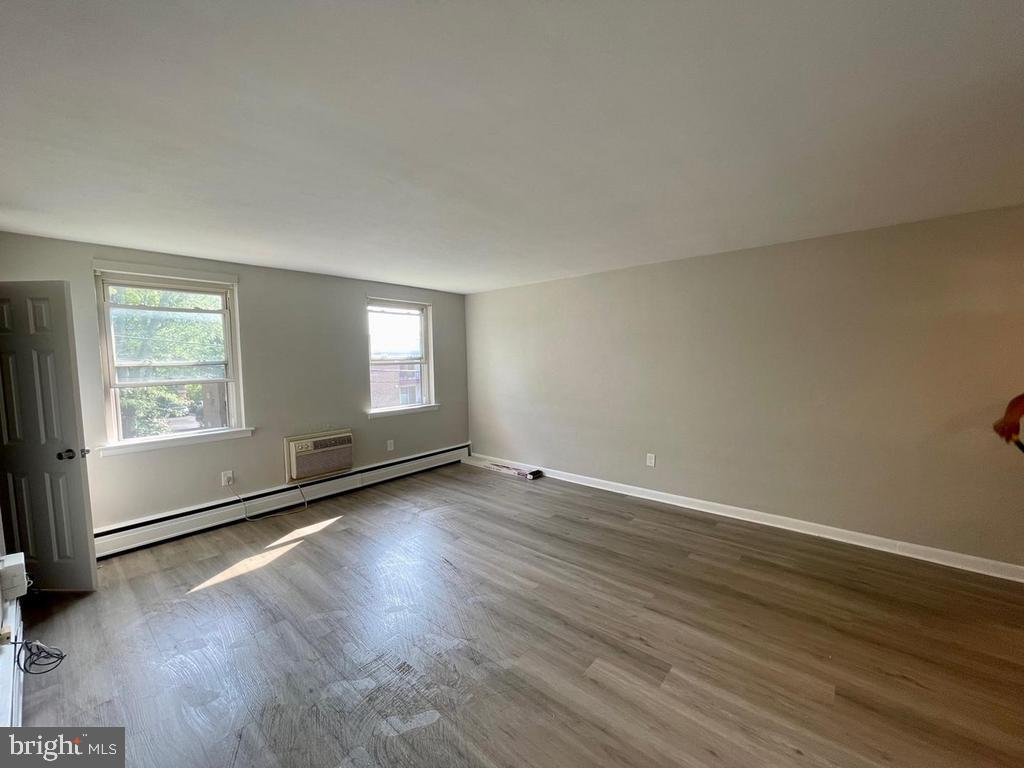 239 S 3rd St #b Property Photo 5