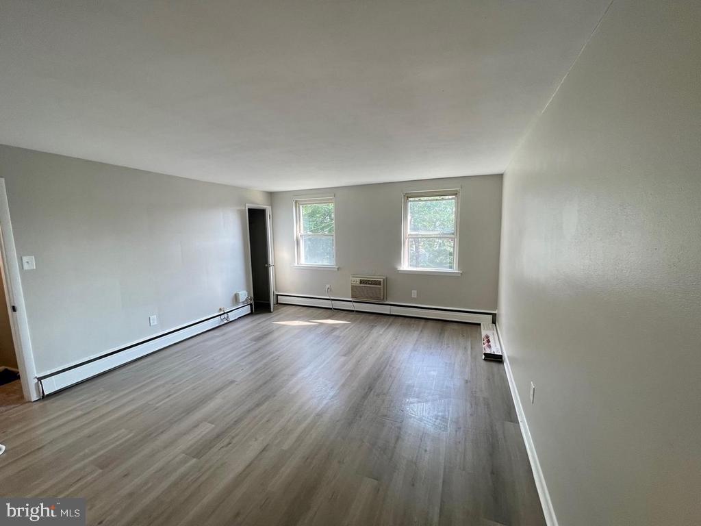 239 S 3rd St #b Property Photo 6