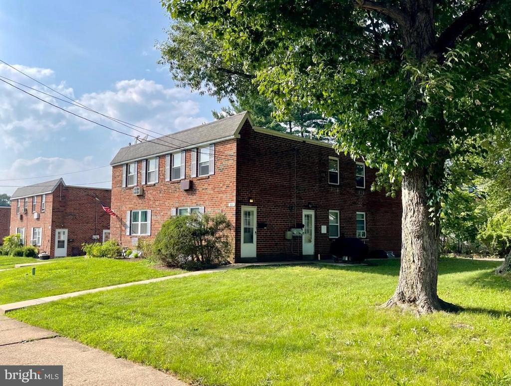 239 S 3rd St #b Property Photo 16