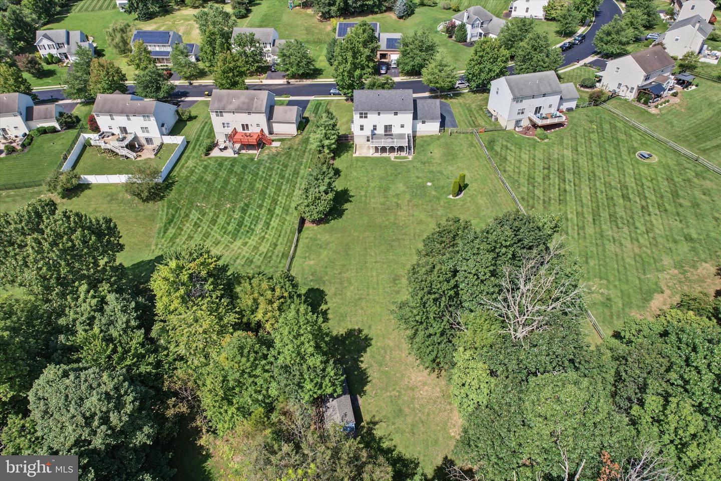77 Autumn Ln Property Photo 8