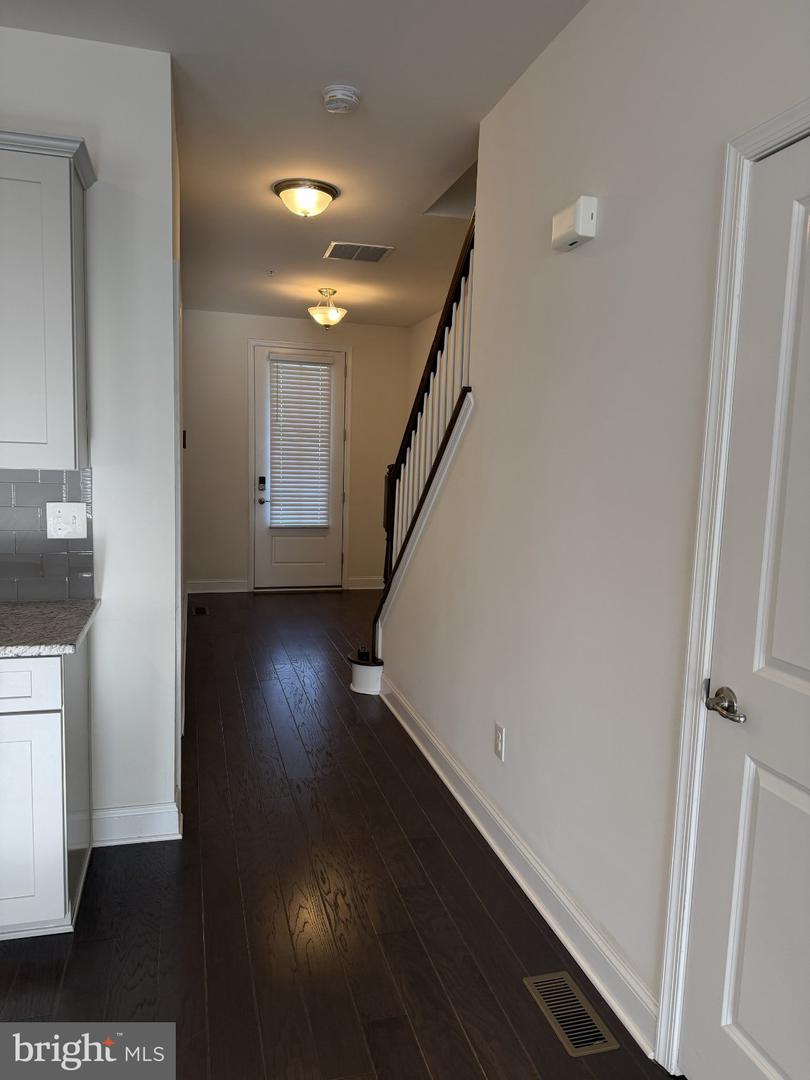 137 Goldenvale Dr Property Photo 2