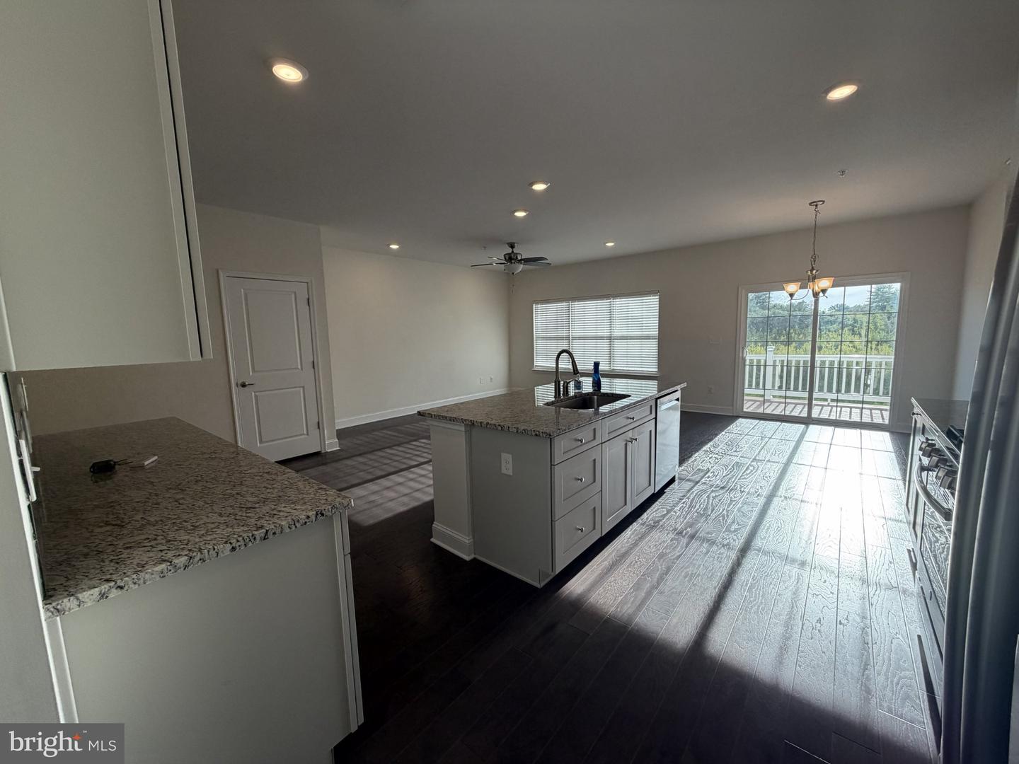 137 Goldenvale Dr Property Photo 4