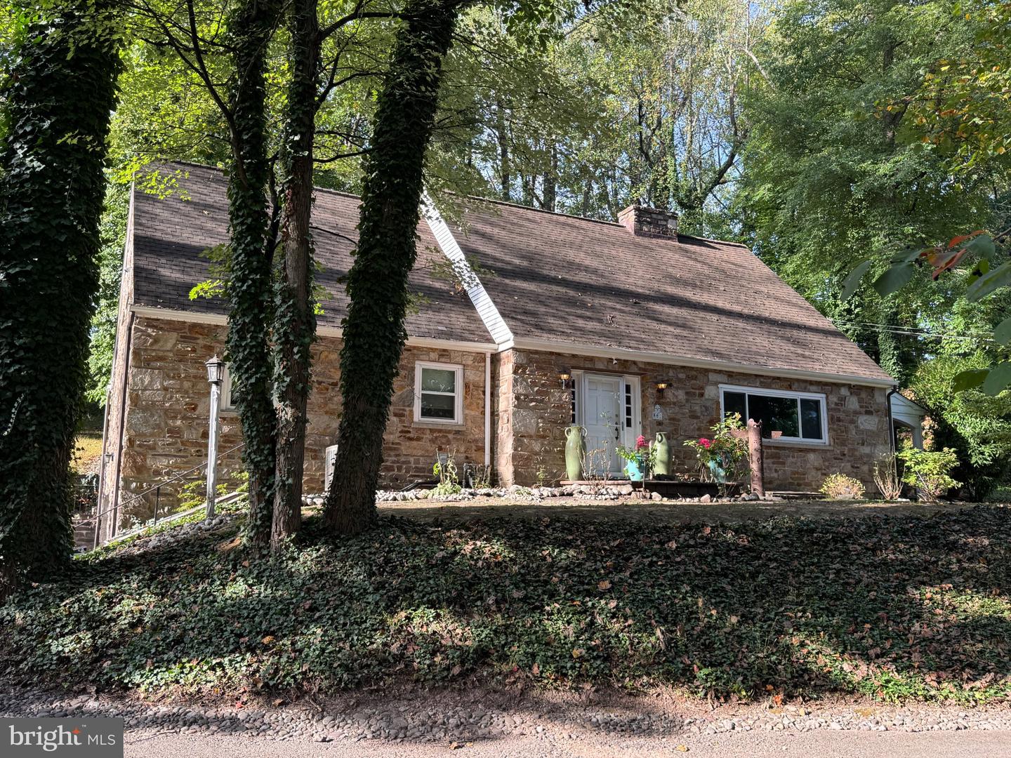 861 S GULPH RD Property Photo 1