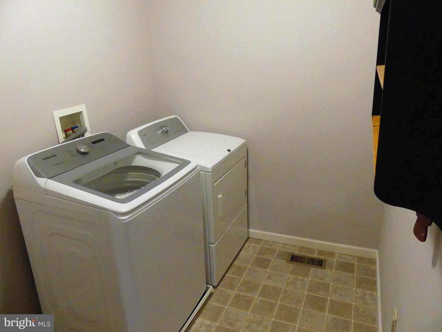 2032 Hayward Ave Property Photo 24