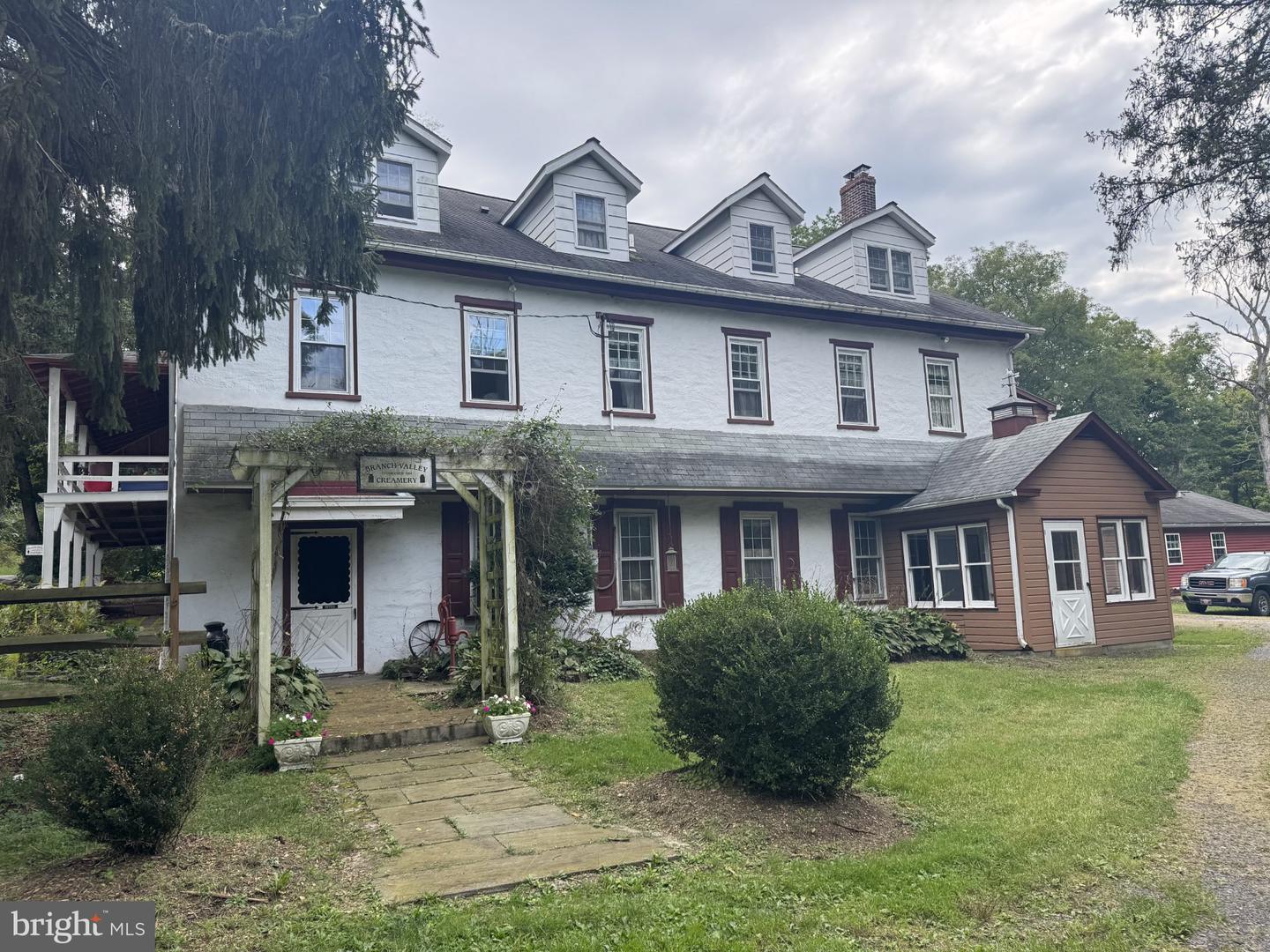 525 Creamery Rd Property Photo 1