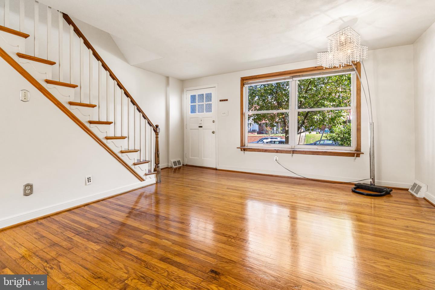 222 E Park Ave Property Photo 6