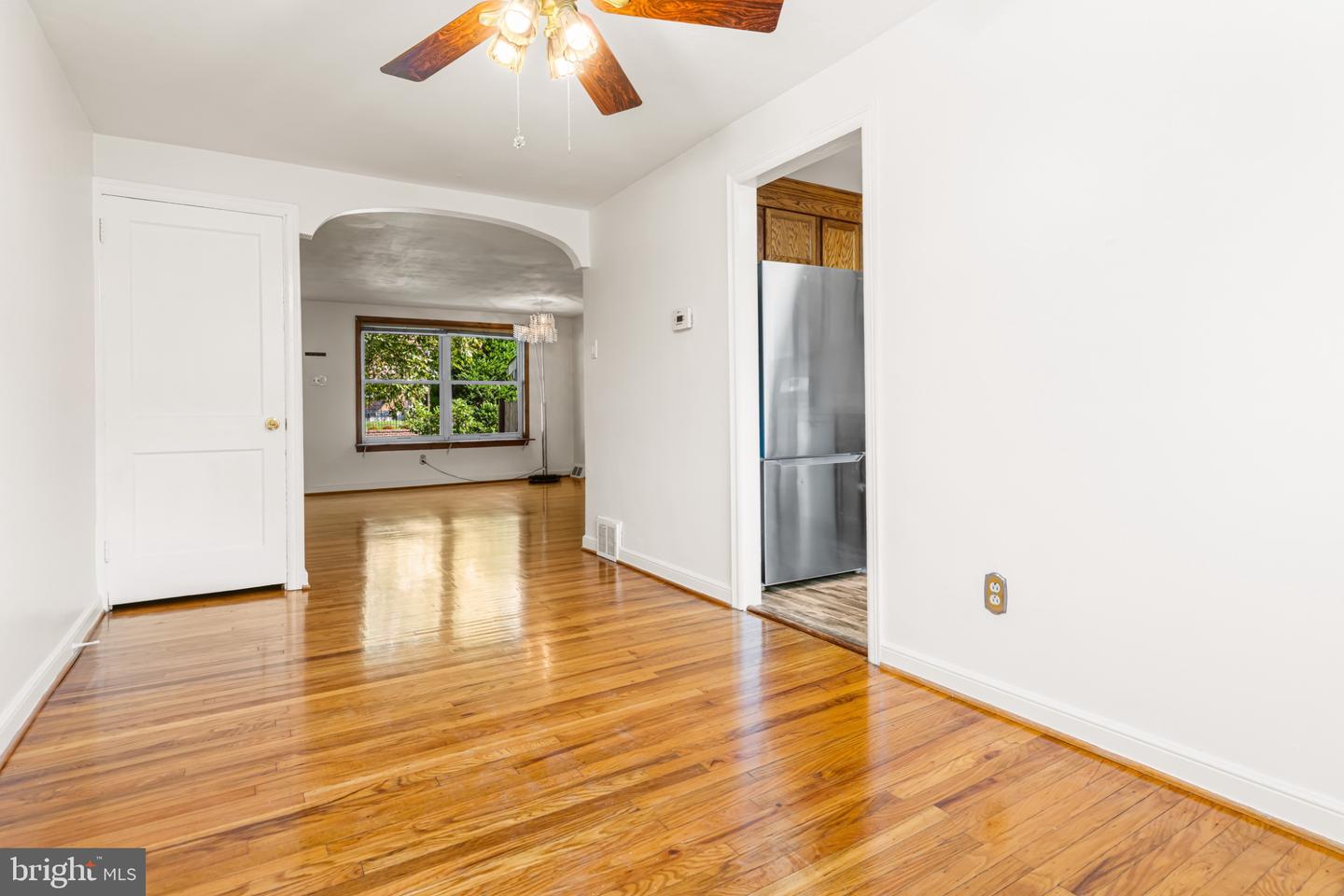222 E Park Ave Property Photo 10