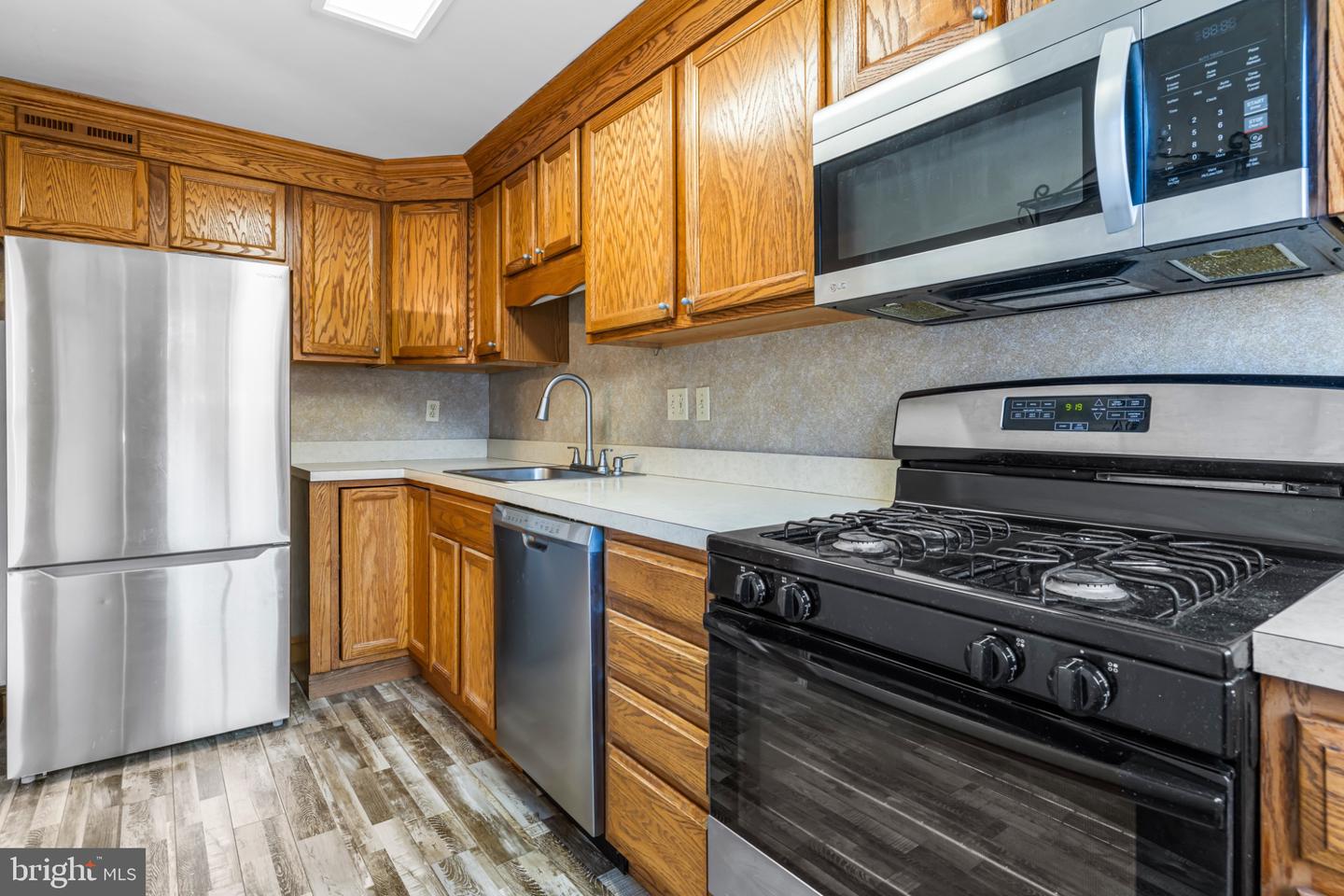 222 E Park Ave Property Photo 12