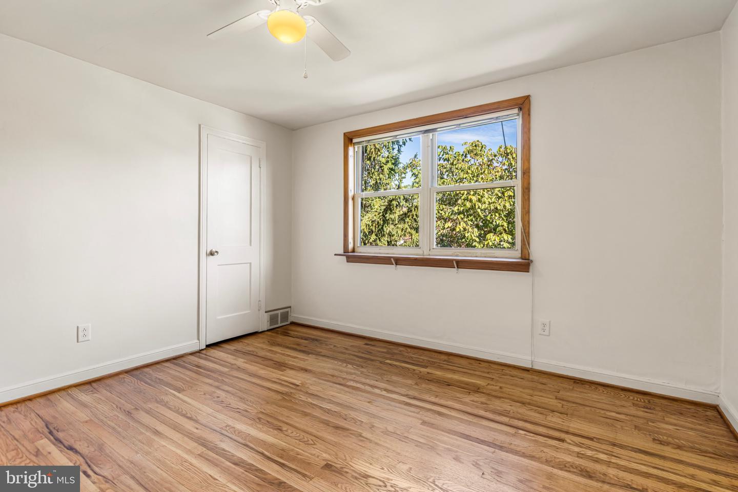 222 E Park Ave Property Photo 14
